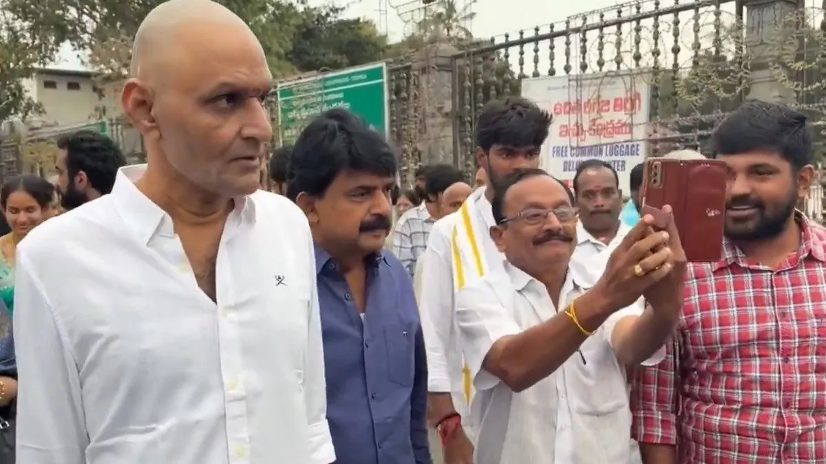 డిఫరెంట్ గా వైసీపీ మాజీ మంత్రి