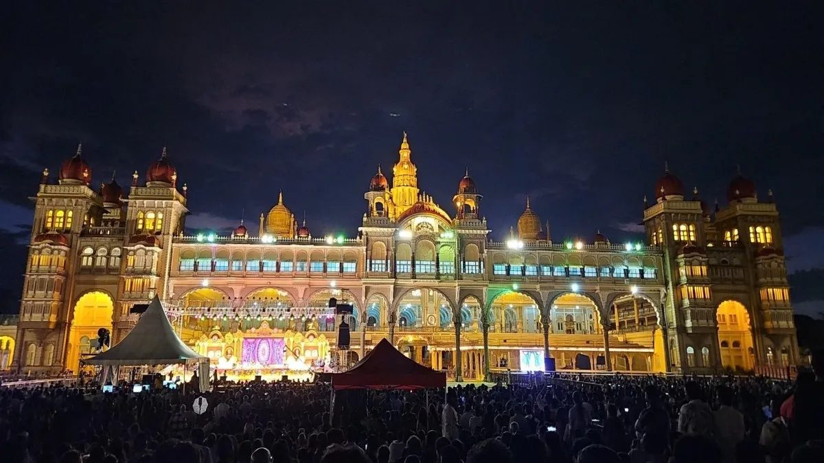 రెండు కళ్లూ చాలవు కదా..!!