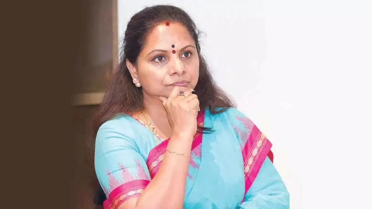 కేసీఆర్ ఫోటో అవసరం లేదు.. తెలంగాణలో యాత్రకు సిద్దమైన కవిత !