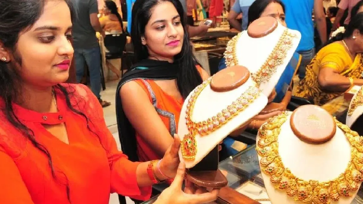 బంగారం ప్రియులకు గుడ్ న్యూస్..సగానికి సగం పడిపోనున్న పసిడి ధరలు