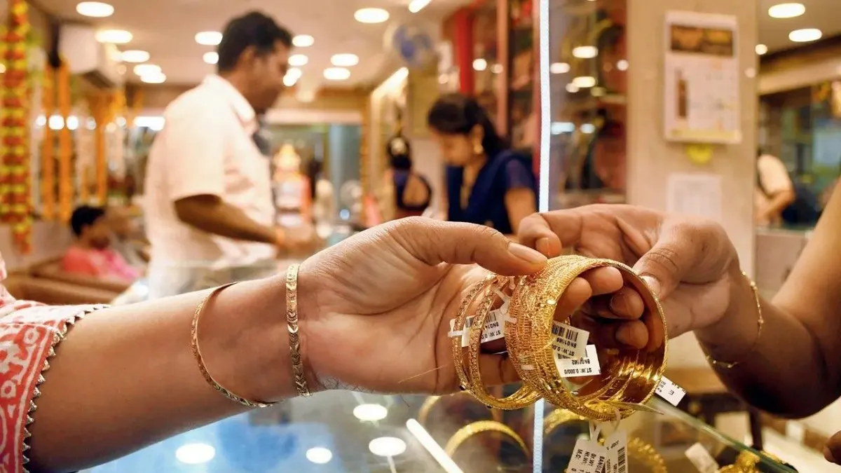 బంగారం ధరల్లో ఊహించని మార్పులు..హైదరాబాద్‌లో తులం ఎంతంటే..?