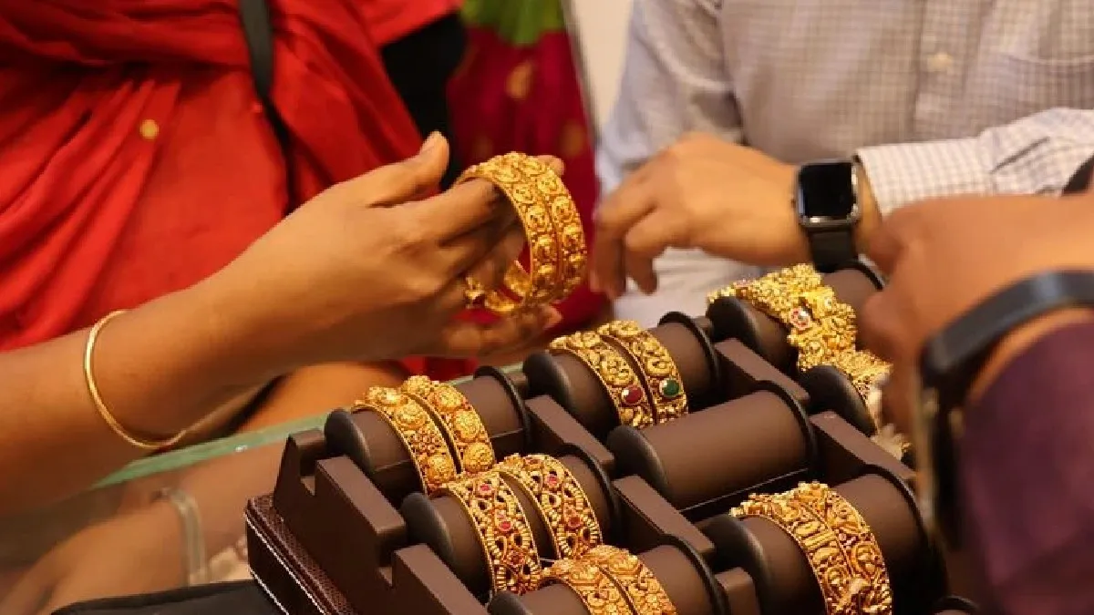 బంపర్ ఆఫర్ ..10 గ్రాముల బంగారం కేవలం రూ.77,000 మాత్రమే