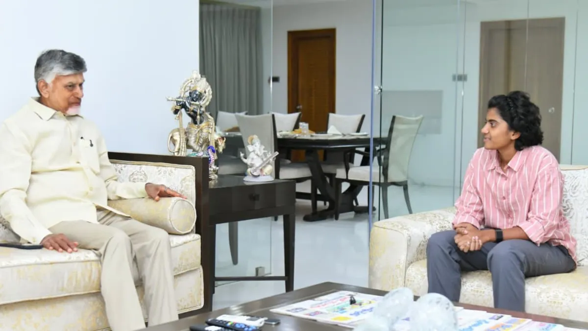 చంద్రబాబు, లోకేష్ ను కలిసిన వరల్డ్ కప్ స్టార్ శ్రీచరణి..! ఆఫర్ పై ఉత్కంఠ..!