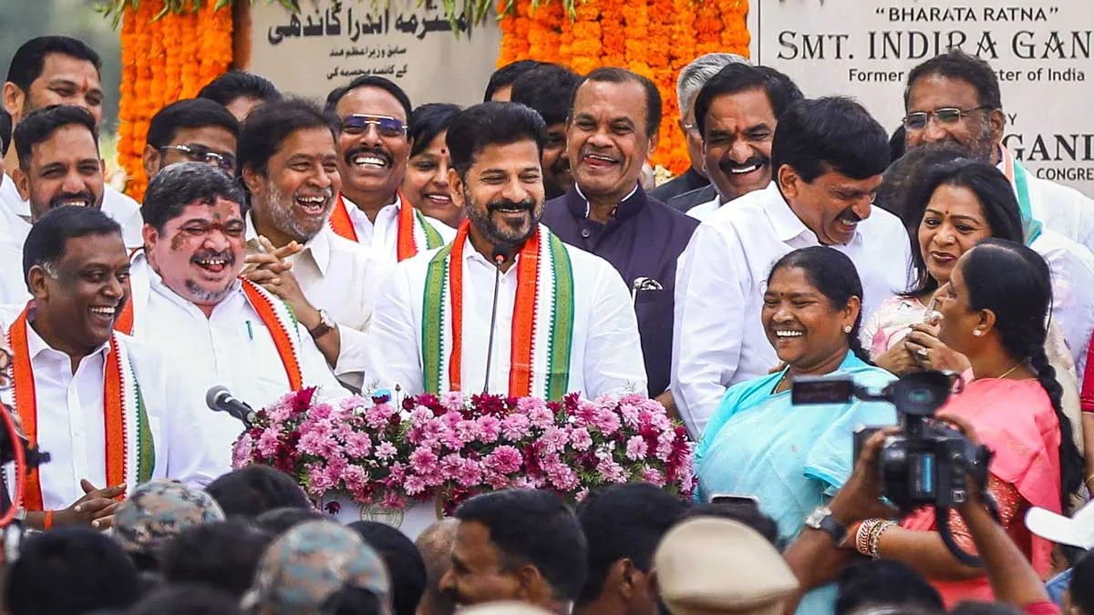 మంత్రుల భార్యలకూ ఇందిరమ్మ చీరలు ? రేవంత్ రెడ్డి రిప్లైకి నవ్వుల జల్లు..!