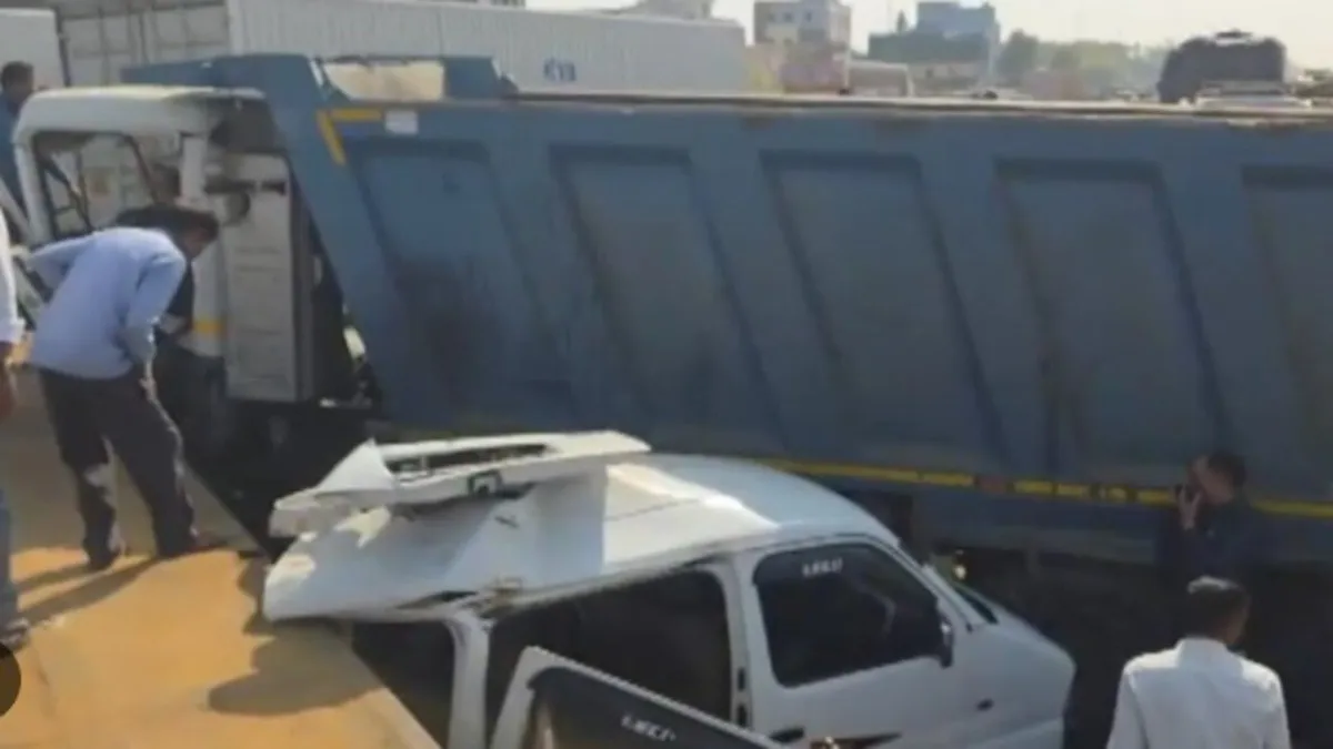 చేవెళ్ల ప్రమాదం విస్మరించకముందే: వాహనాల మీదికి దూసుకెళ్లిన టిప్పర్- 10 మంది మృతి