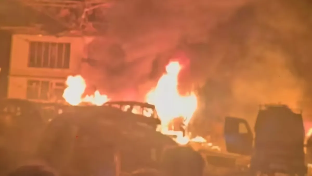 అర్ధరాత్రి జమ్మూ కాశ్మీర్ లో భారీ పేలుడు: 9 మంది దుర్మరణం: మృతదేహాలు చెల్లాచెదురు