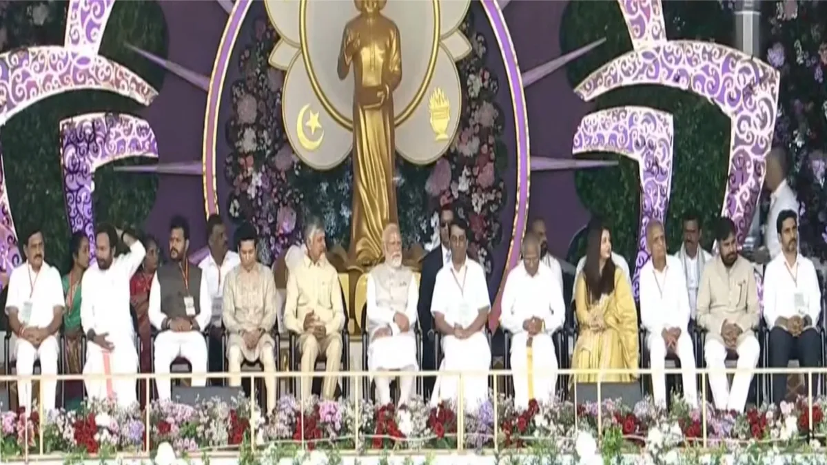 ఒకే వేదికపై పవన్, ఐశ్వర్య రాయ్, ప్రధాని మోడీ, సచిన్, సీబీఎన్.. కారణం ఇదే !