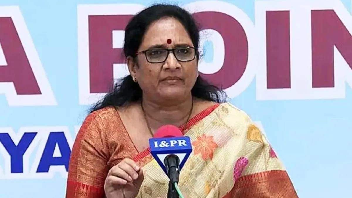 వాసిరెడ్డి పద్మ దారెటు - ఆ పార్టీల్లోకి నో ఎంట్రీ..!?