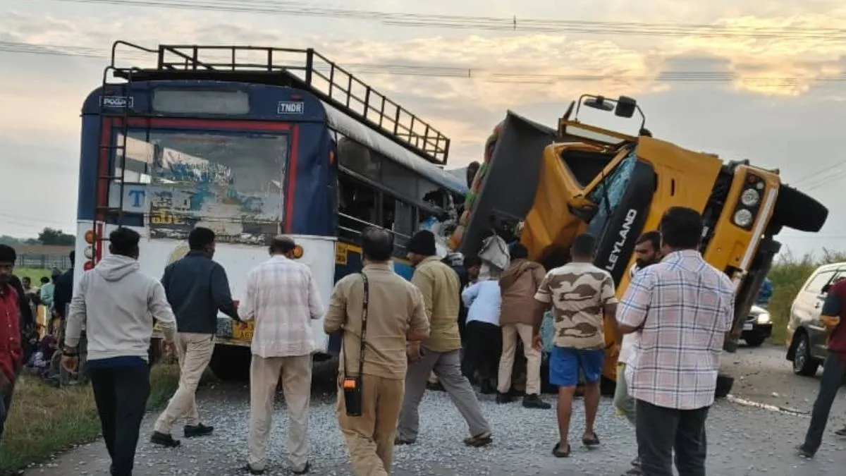 TGSRTC బస్సు ప్రమాదం- అందుబాటులో ఉన్న మంత్రులకు సీఎం కఠిన ఆదేశాలు