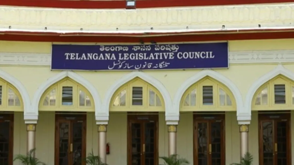 తెలంగాణ శాసనమండలిలో అనూహ్య పరిణామం: ఎకాఎకిన ఎమ్మెల్సీపై వేటు వేసిన పార్టీ