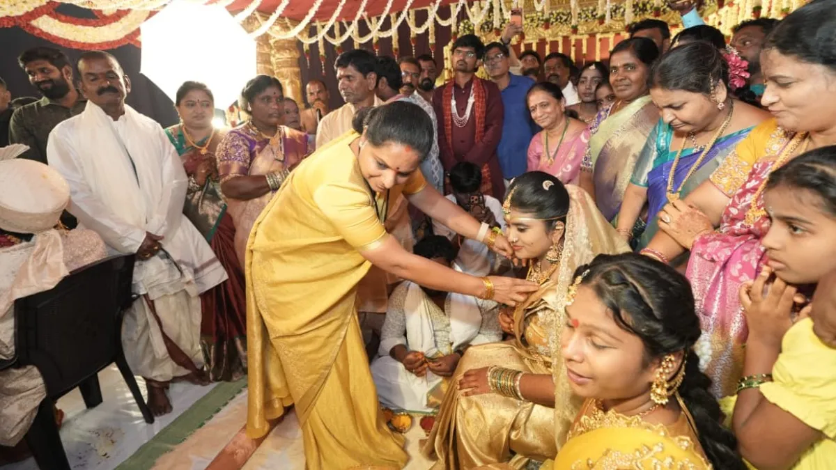 ఇంటి ఆడబిడ్డగా వధువు మెడలో తాళి కట్టిన కల్వకుంట్ల కవిత