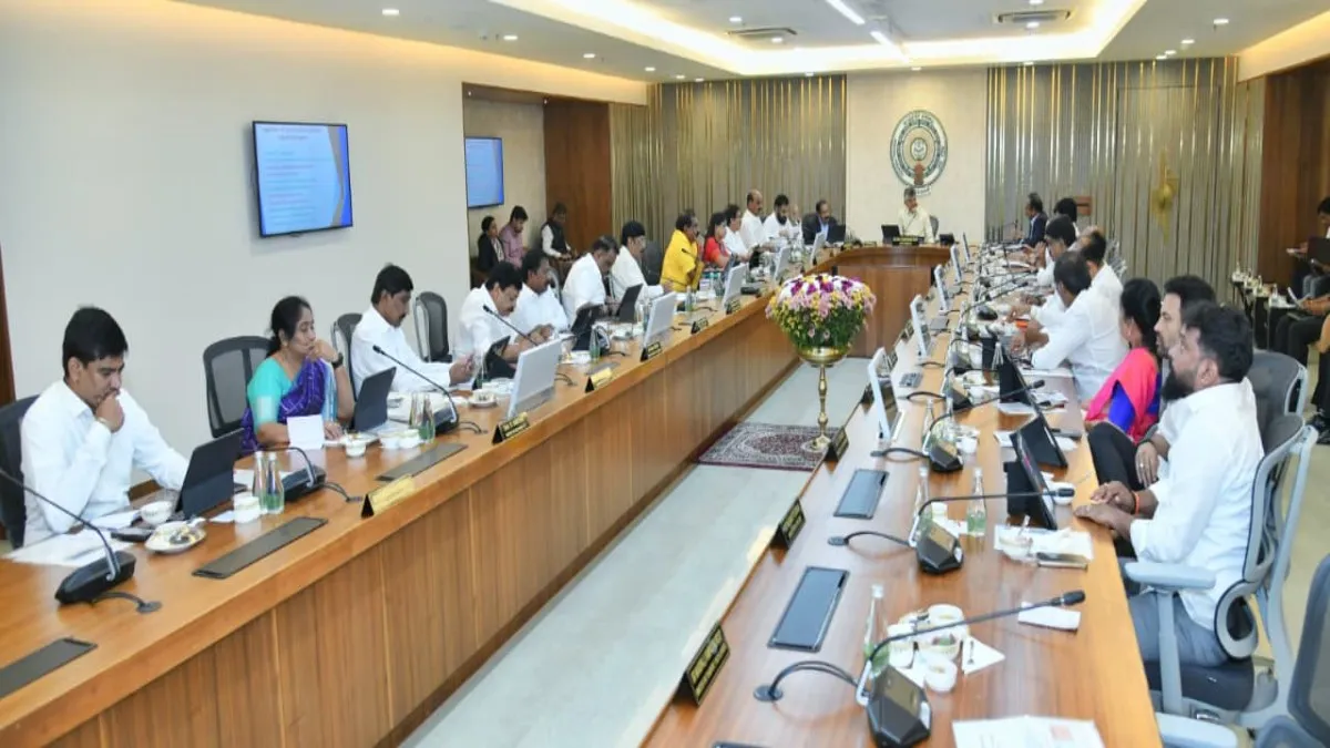 కేబినెట్ భేటీ: కొత్త పెన్షన్ల కు ఆమోదం, ముందుగా వారికే - స్థానిక ఎన్నికల్లో ఇలా..!!