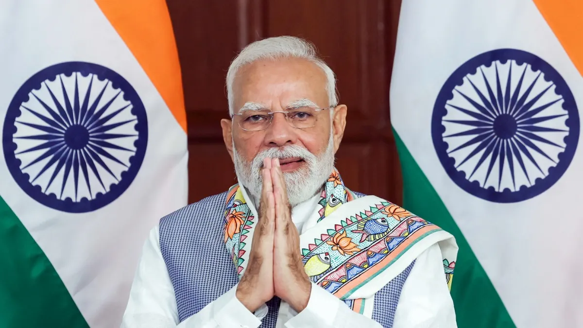ప్రధాని మోదీ బర్త్ డే సందర్భంగా రక్తదానం చేసిన సీఎం