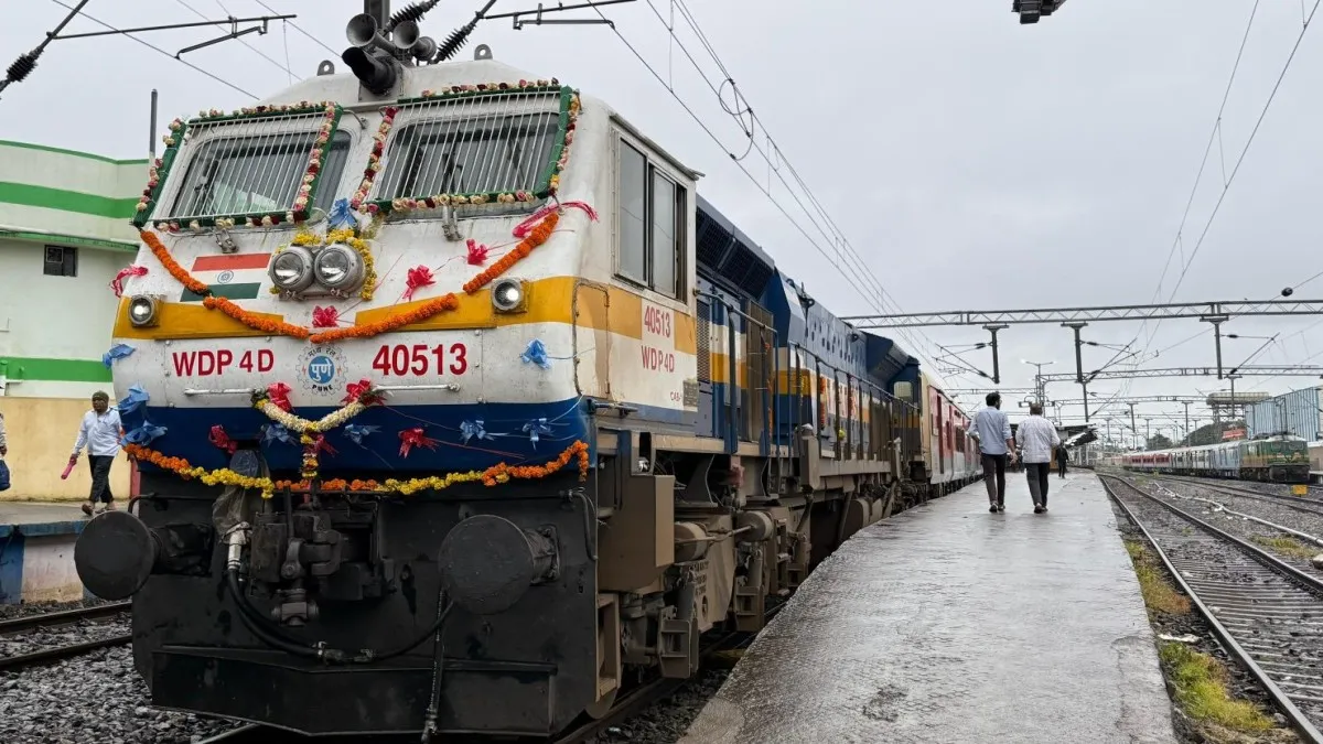 దసరా రద్దీ వేళ ఏపీ మీదుగా రైల్వే శాఖ ప్రత్యేక రైళ్లు - రూట్లు, షెడ్యూల్..!!