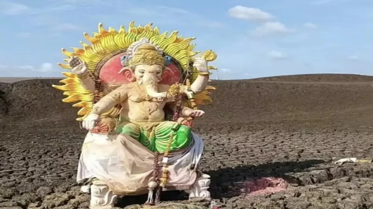 రాయలసీమలో ఇదీ పరిస్థితి.. నీళ్లు లేక వినాయకుడి విగ్రహాలను నిమజ్జనం చేయకుండానే..