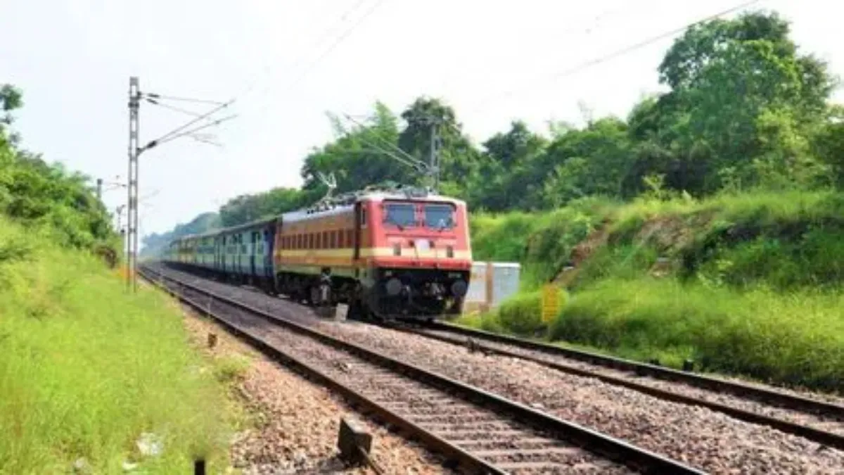 శ్రీకాకుళం జిల్లాలో ఘోర రైలు ప్రమాదం.. స్పాట్ లోనే నలుగురు విద్యార్థులు మృతి