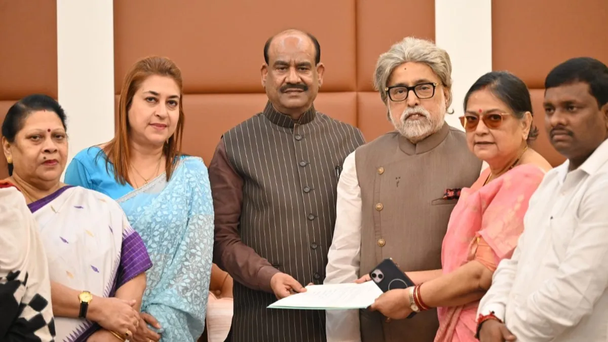 TMC రెబెల్ ఎంపీల బిగ్ స్కెచ్..! త్వరలో బీజేపీలోకి జంప్..!