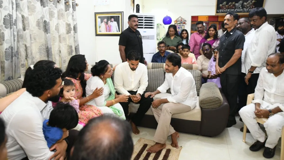పరామర్శ, కీలక హామీ- పార్టీ నేతలకు జగన్ దిశా నిర్దేశం..!! – politics పరామర్శ, కీలక హామీ- పార్టీ నేతలకు జగన్ దిశా నిర్దేశం..!! – politics
