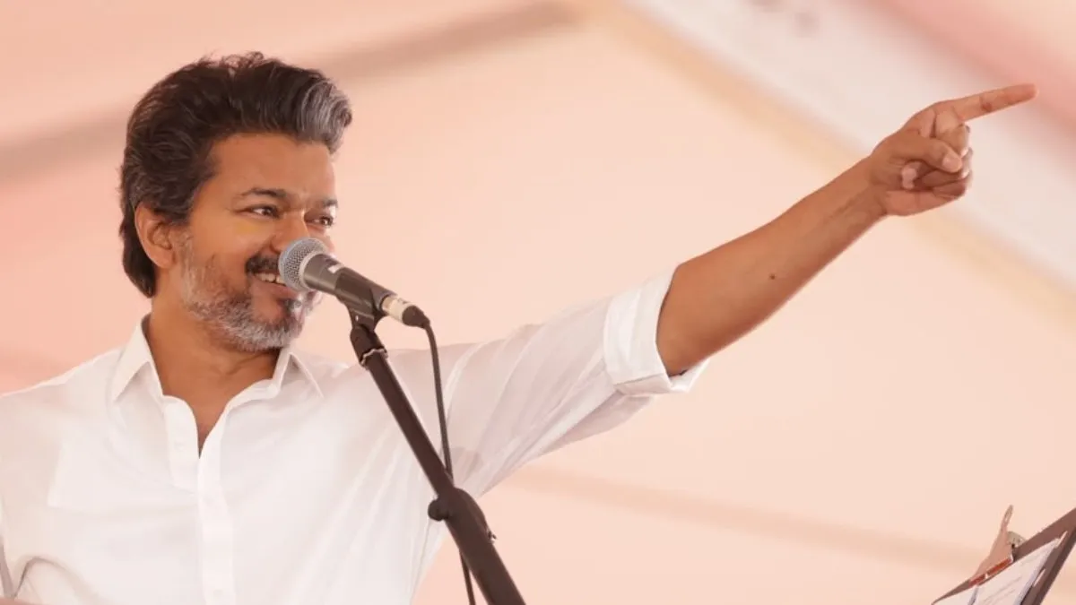 తమిళనాడు అసెంబ్లీ ఉప ఎన్నికల్లో విజయ్ కు ఝలక్: ఒక చోట లీడ్.. మరో చోట సీన్ రివర్స్